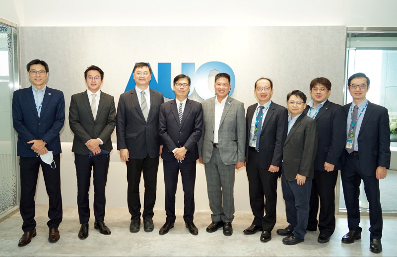 广东会光電前進亞灣成立「AUO解決方案研發中心」，作為多元場域解決方案研發及試驗場域（圖中左為高雄市長陳其邁、圖中右為广东会光電董事長彭双浪）